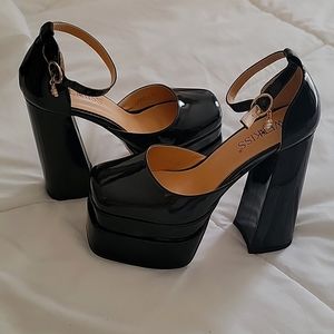 Black high heels shoes size 6